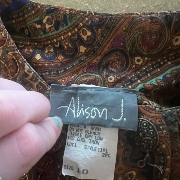 Alison J. Short sleeve paisley embroidered button up top - Picture 5 of 7